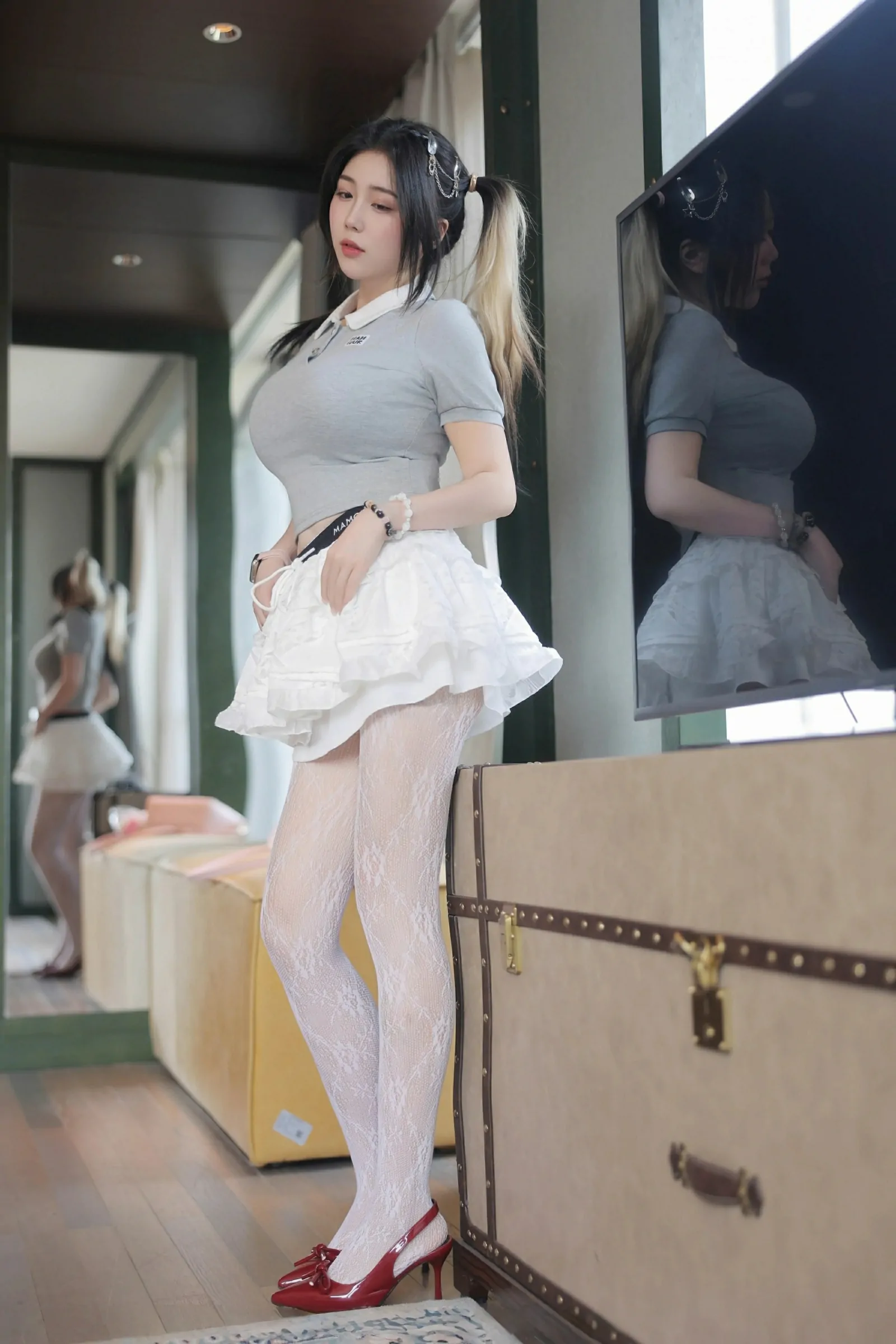 [XIUREN秀人网] 2025.05.27 No.10330 诺诺Hsu-第4张图片-宅男套图吧