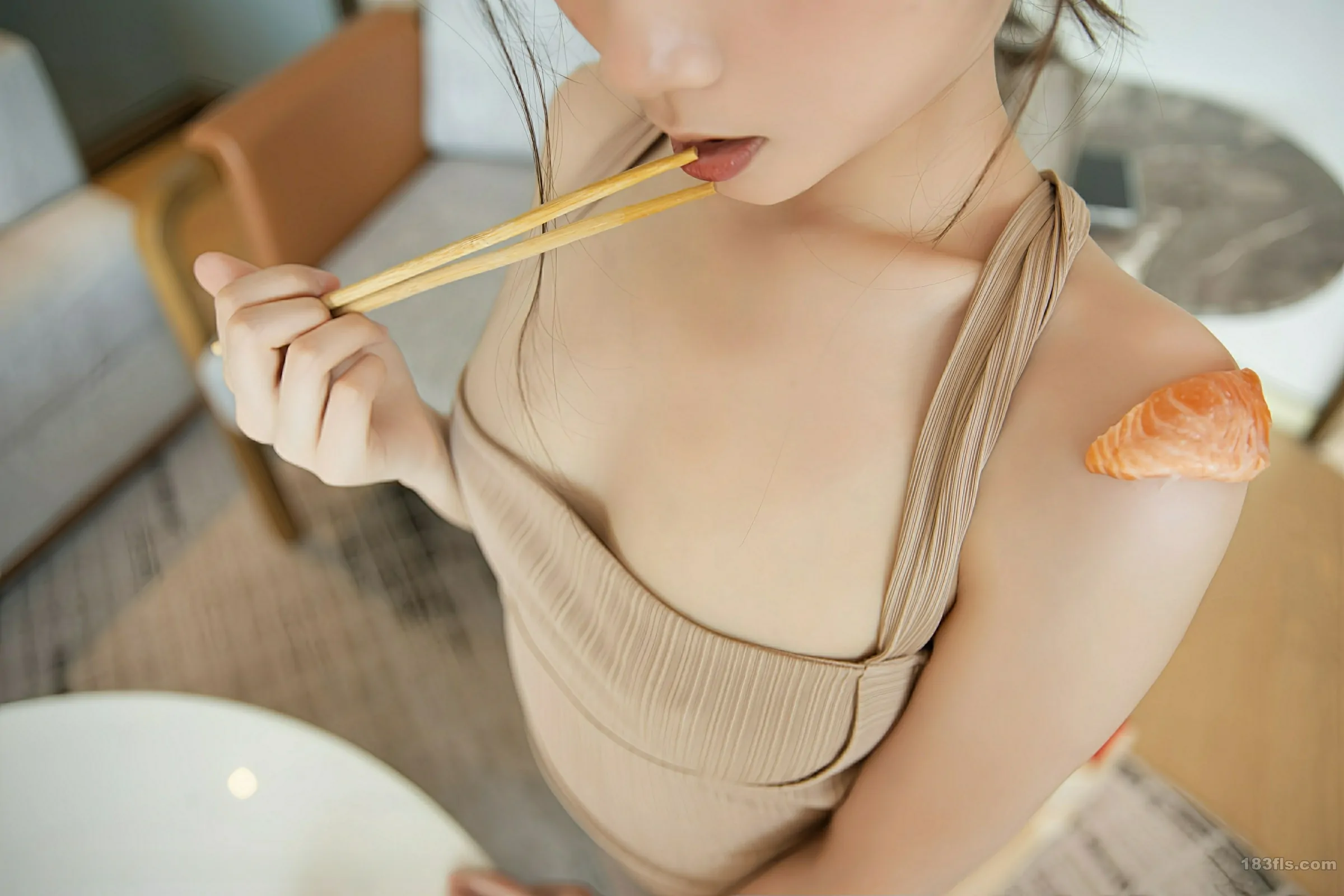 [XIUREN秀人网] 2025.08.22 No.10678 刘婷婷-第4张图片-宅男套图吧