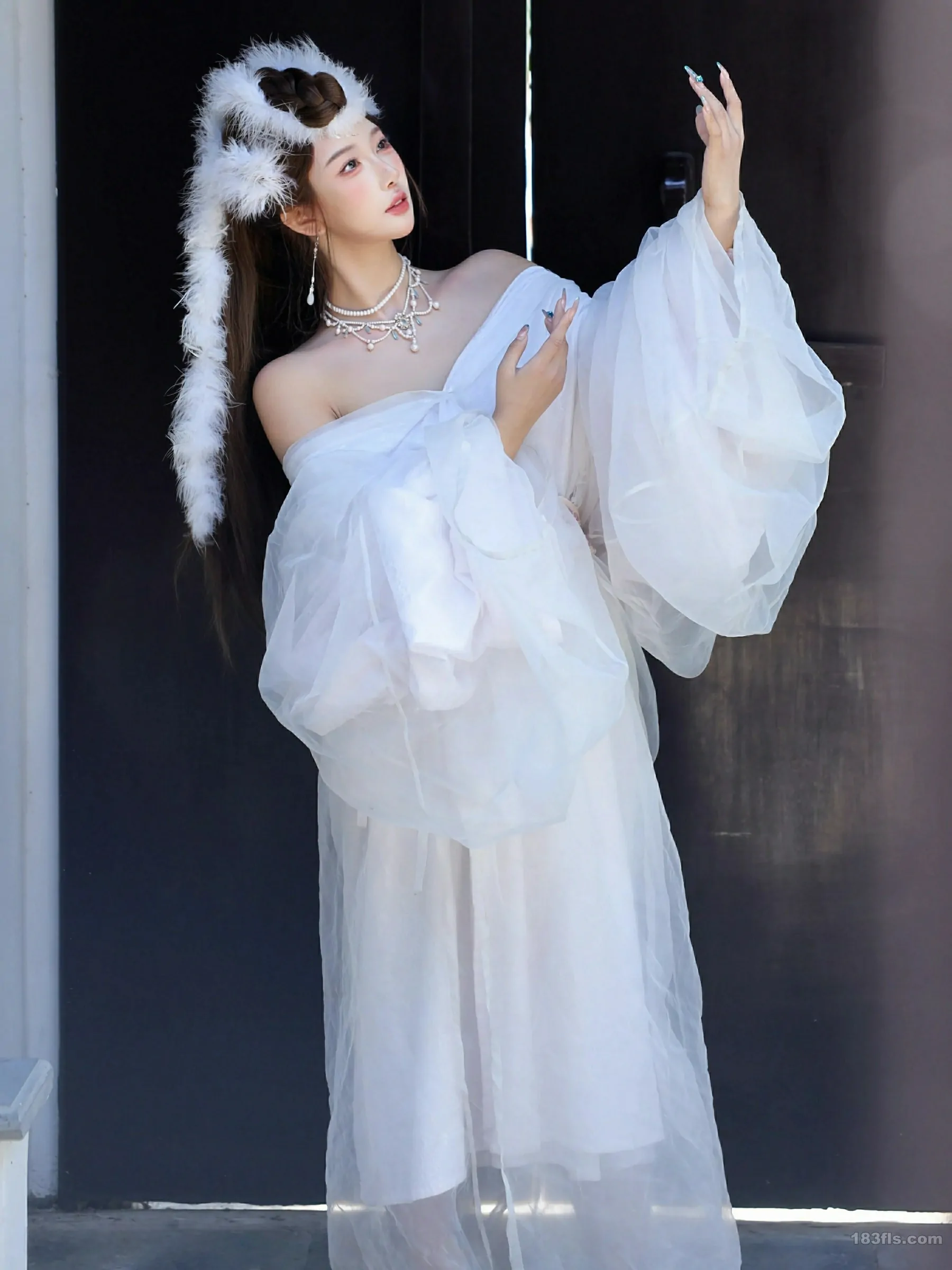 [XIUREN秀人网] 2025.10.09 No.10843 金允希Yuki-第5张图片-宅男套图吧