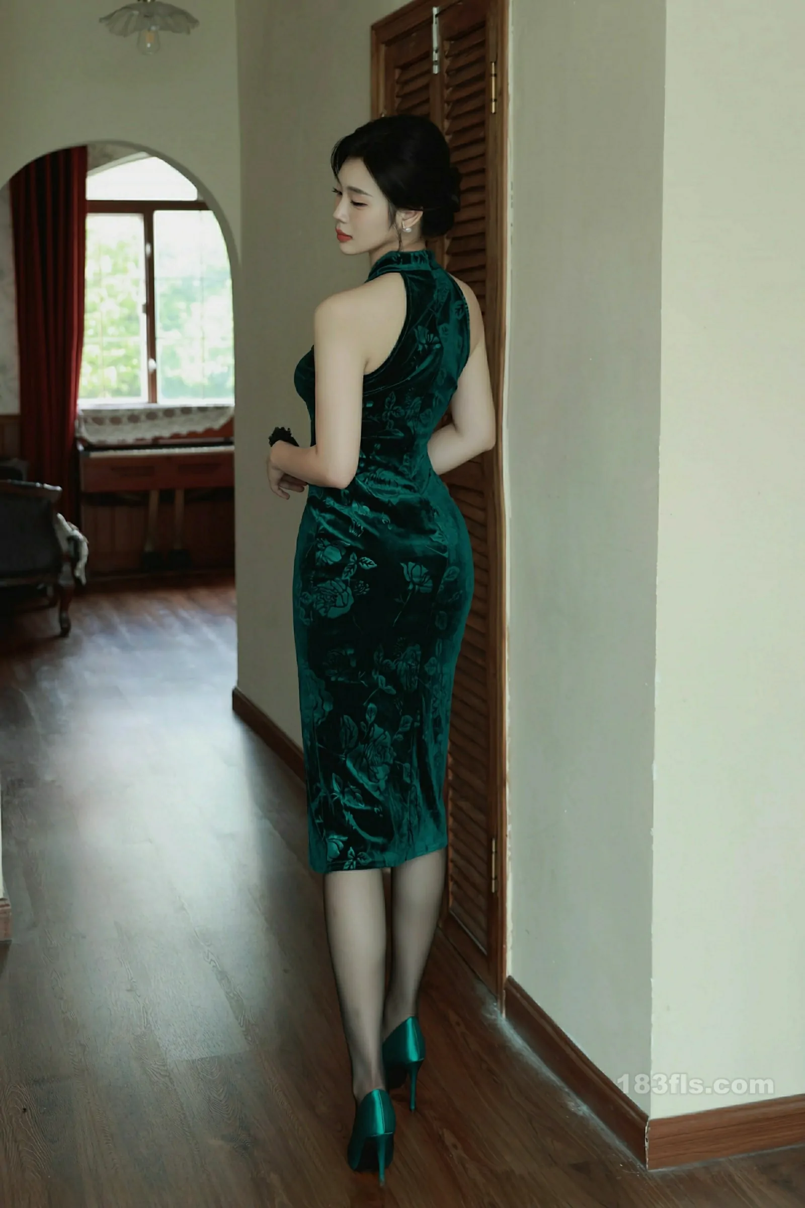 [XIUREN秀人网] 2025.11.07 No.10962 南乔-第3张图片-宅男套图吧