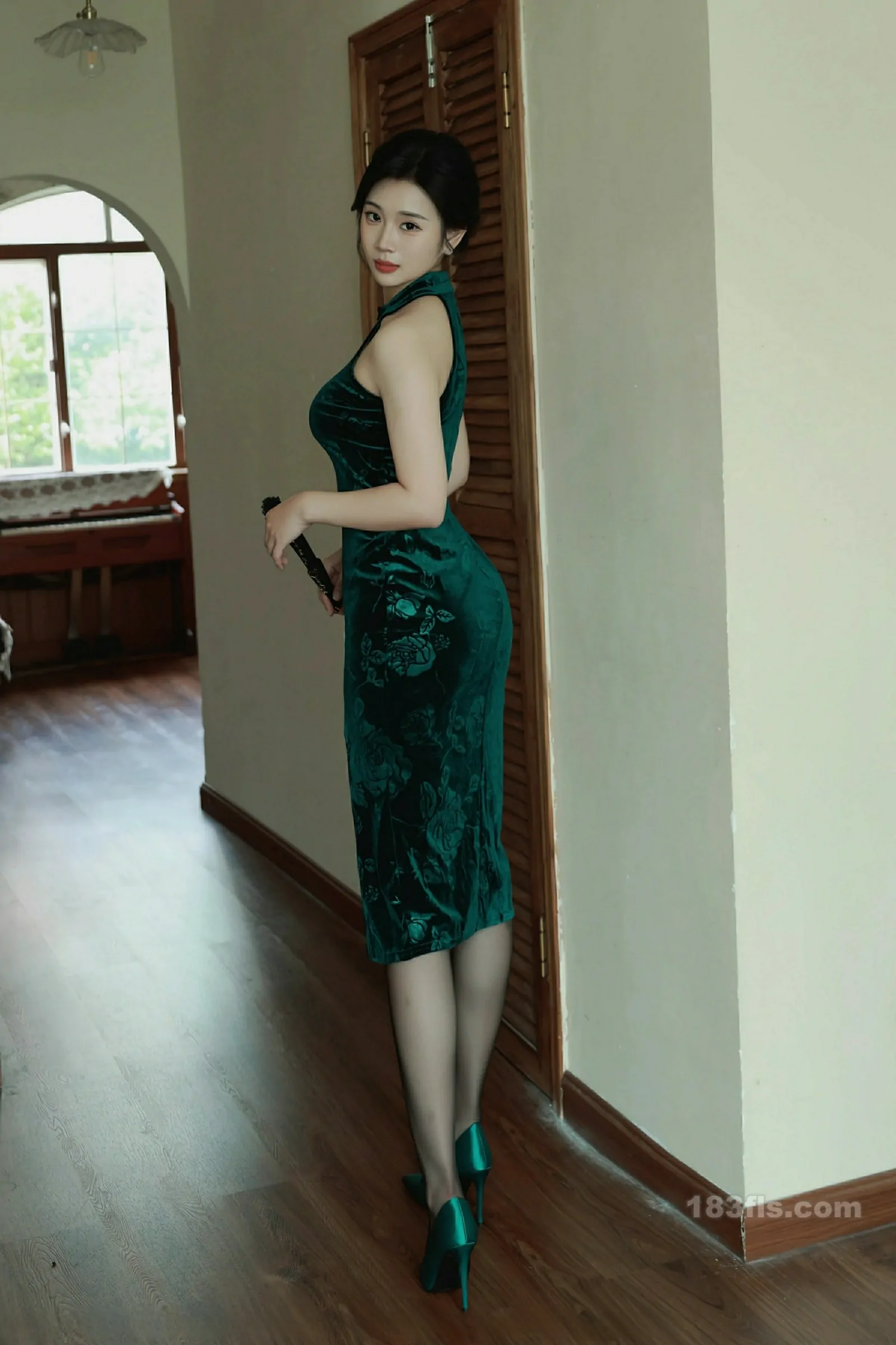 [XIUREN秀人网] 2025.11.07 No.10962 南乔-第4张图片-宅男套图吧