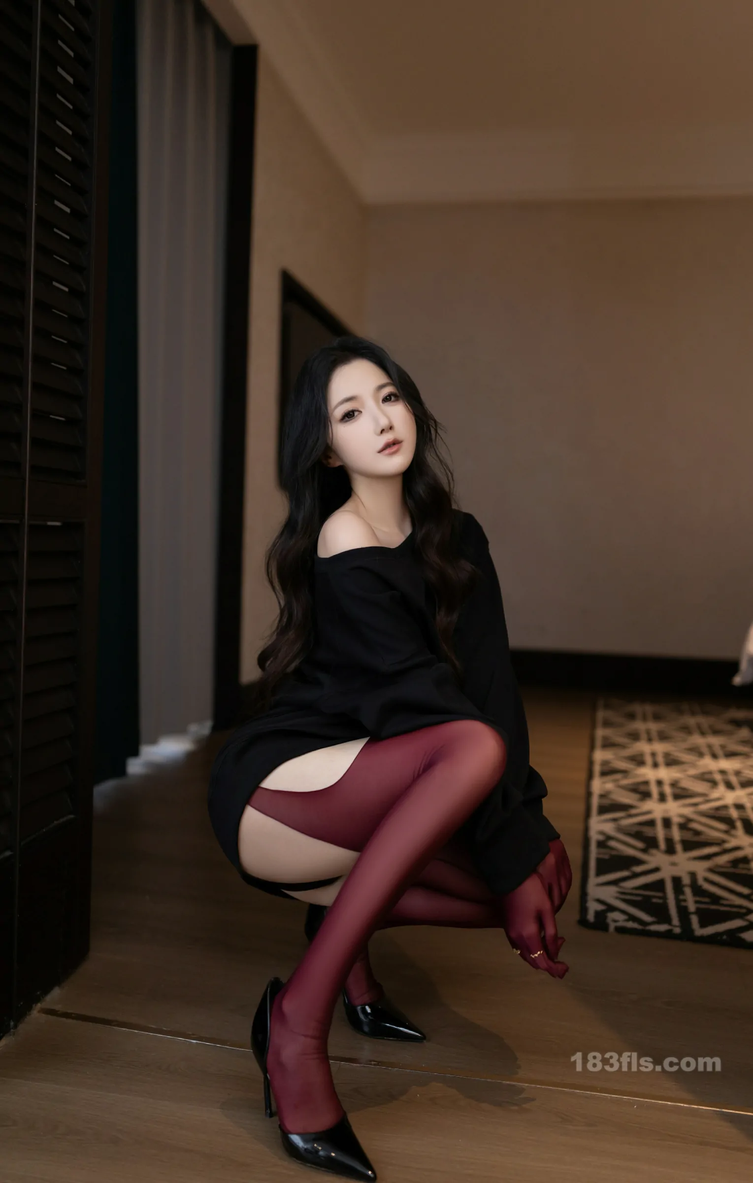 xiuren秀人网福利鱼子酱Fish大尺度私拍写真红与黑-第5张图片-宅男套图吧