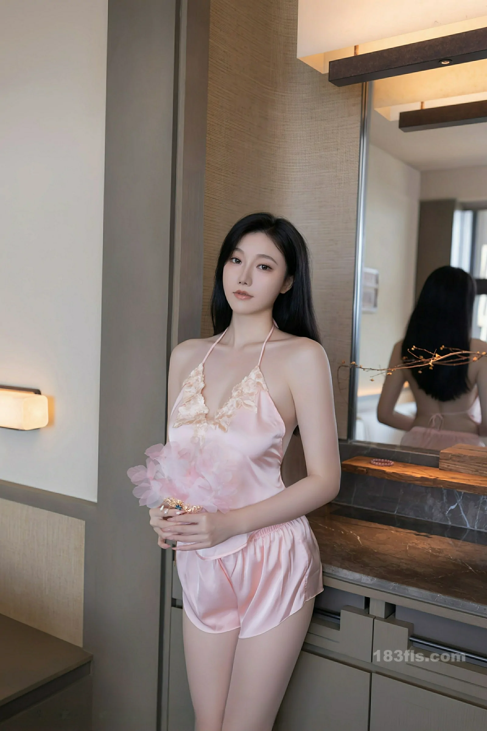 [XIUREN秀人网] 2025.11.18 No.11002 安然anran-第5张图片-宅男套图吧