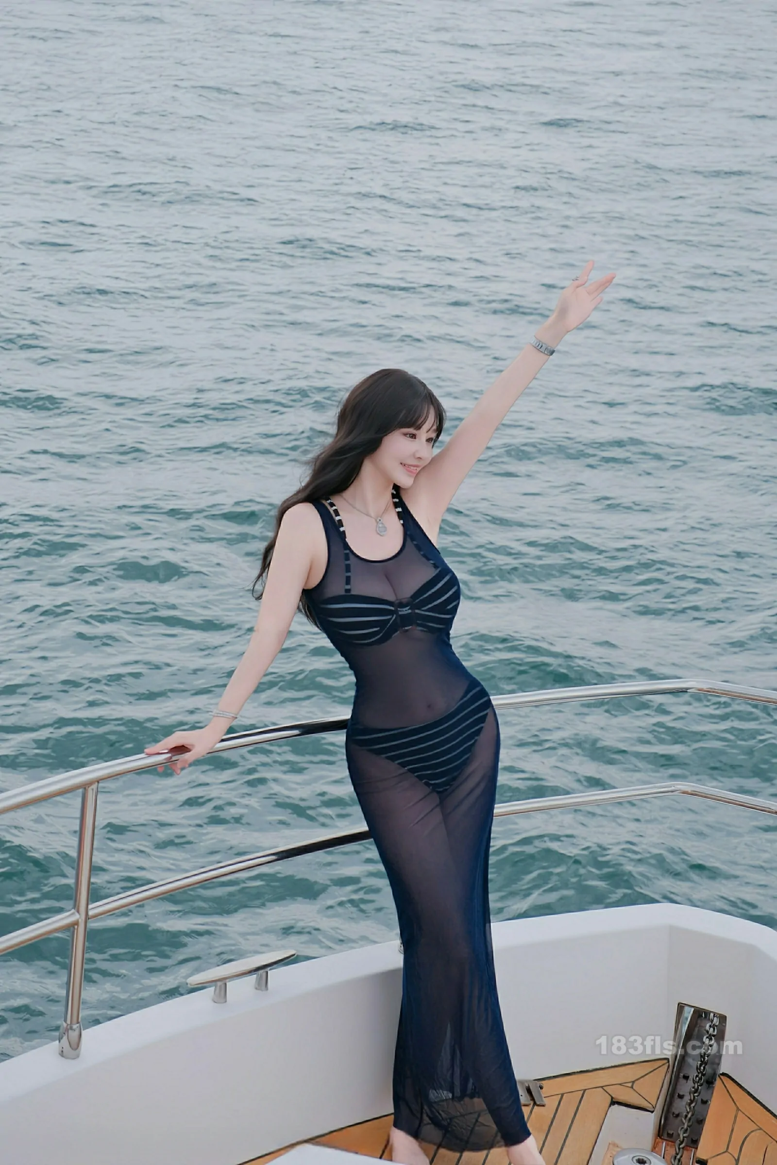 [XIUREN秀人网] 2025.11.21 No.11017 心上可Flora-第6张图片-宅男套图吧