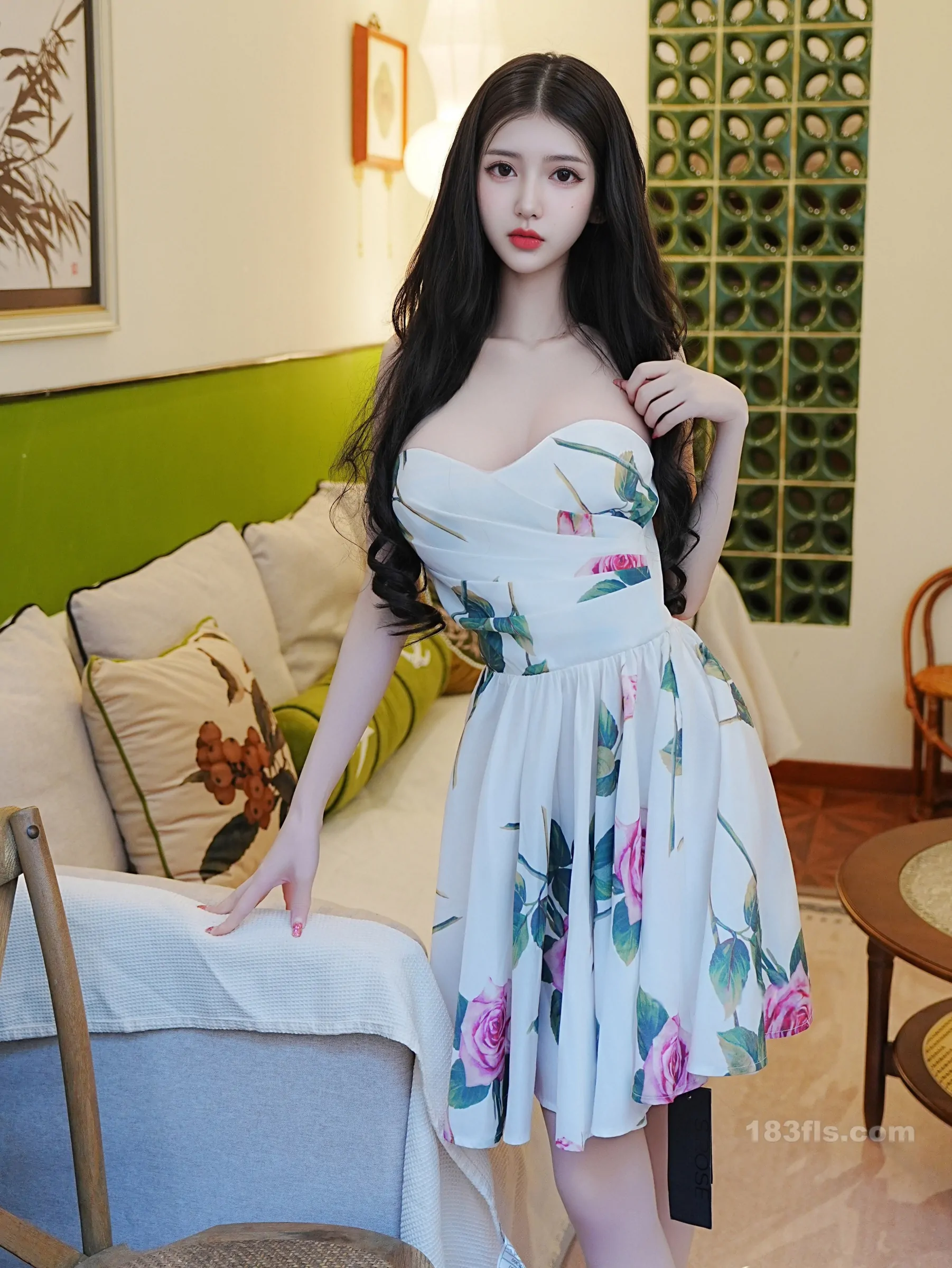 xiuren秀人网福利白小蝶大尺度私拍写真浅色连衣短裙-第6张图片-宅男套图吧