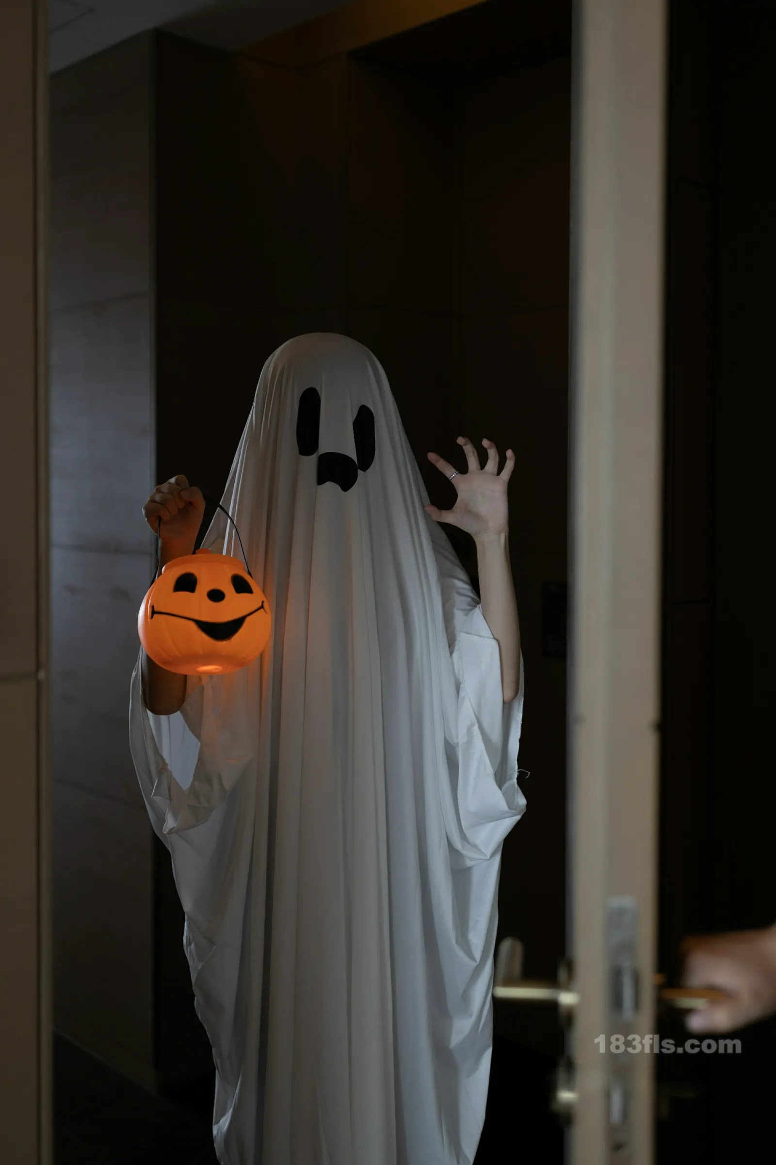 xiuren秀人网福利谢小蒽大尺度私拍写真恋爱幽灵-第3张图片-宅男套图吧