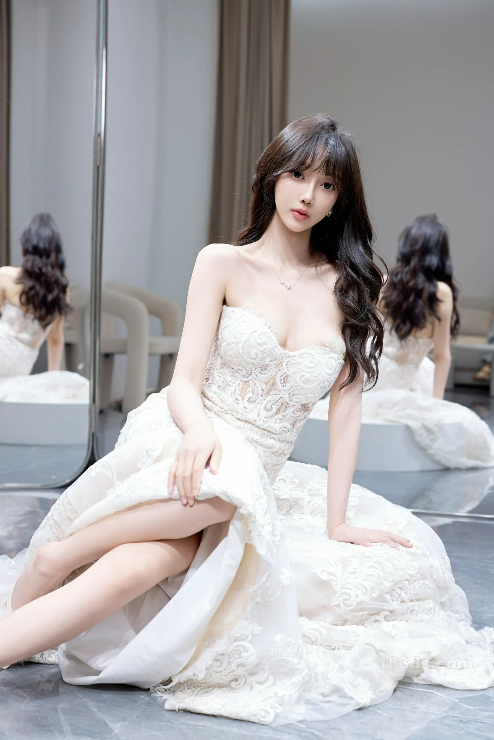 xiuren秀人网福利玥儿玥er大尺度私拍写真试婚纱