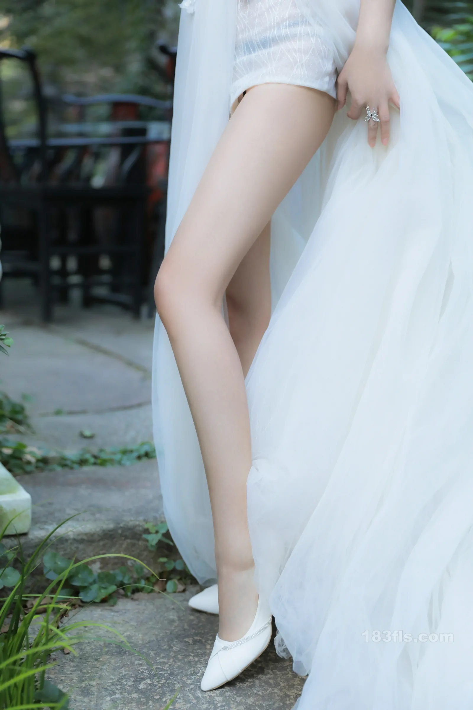 xiuren秀人网福利小蛮妖Yummy大尺度私拍写真性感婚纱-第4张图片-宅男套图吧