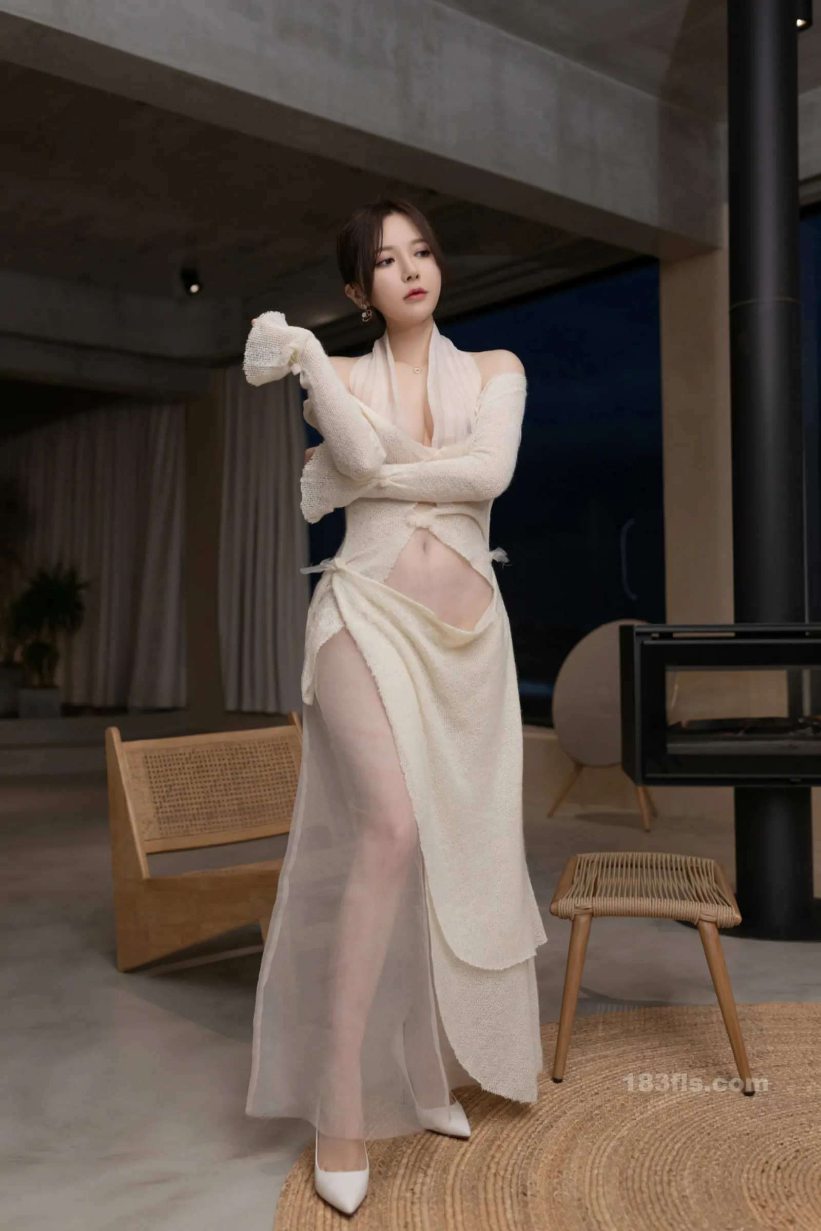 xiuren秀人网福利鱼子酱Fish大尺度私拍写真透明连衣裙-第2张图片-宅男套图吧