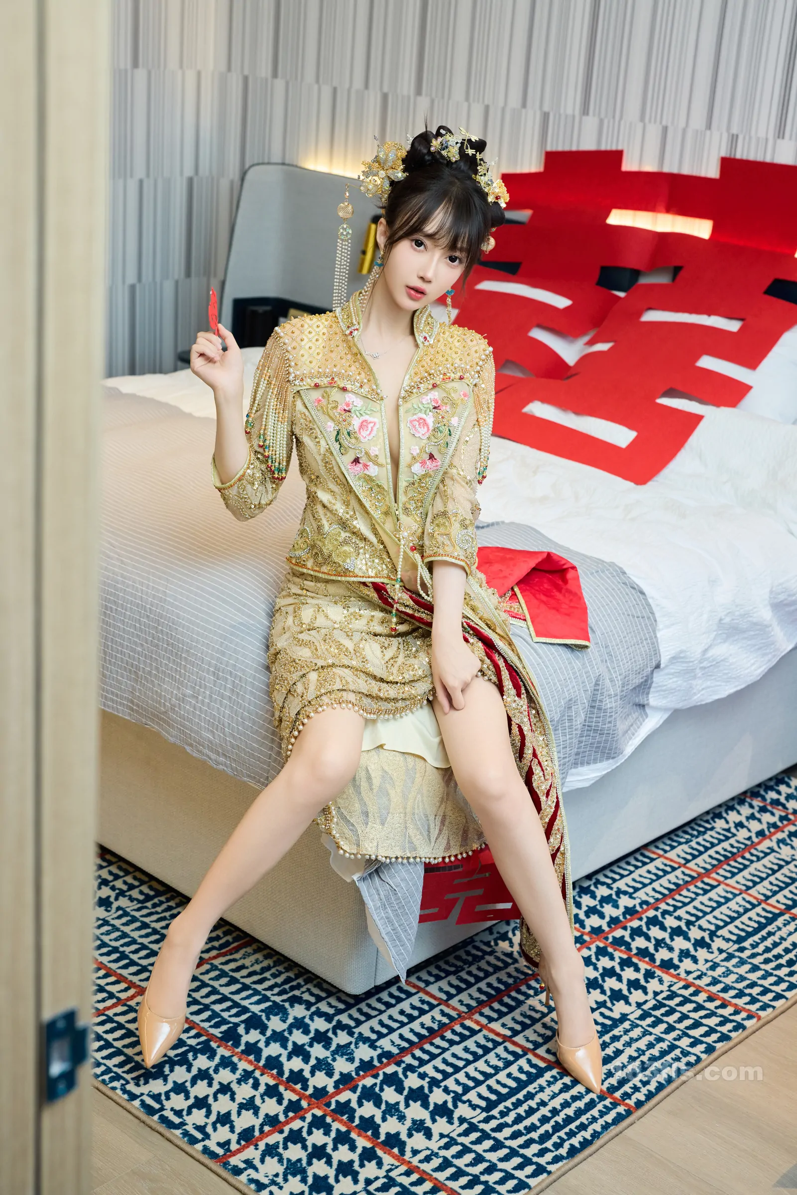 xiuren秀人网福利玥儿玥er大尺度内购性感秀禾服