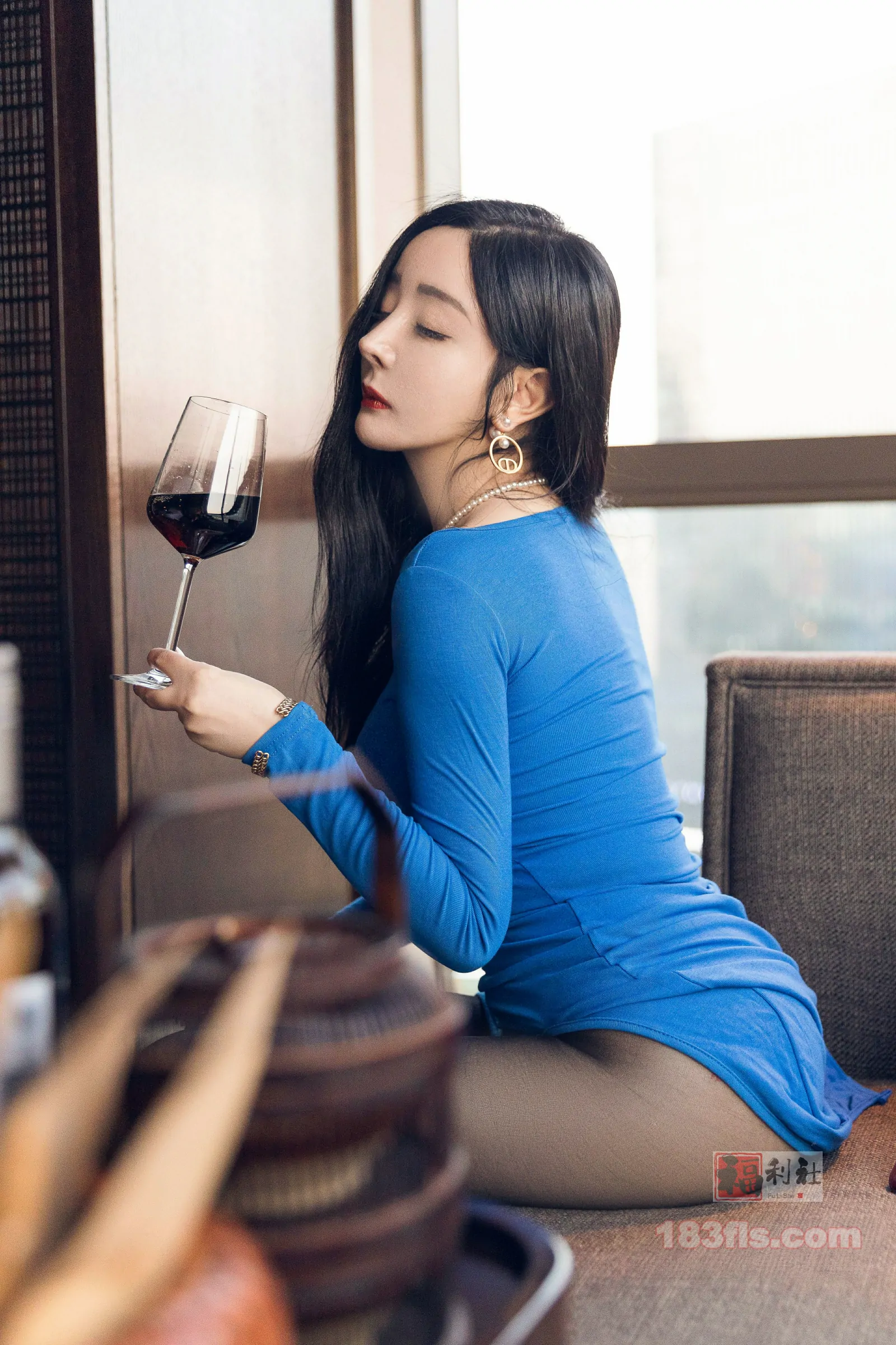 xiuren秀人网福利允爾大尺度内购蓝色上衣-第2张图片-宅男套图吧