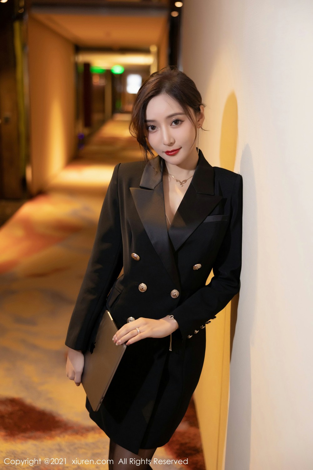 [XiuRen秀人网] 2021.12.02 No.4293 王馨瑶yanni 性感职业装 [81+1P]-第2张图片-宅男套图吧