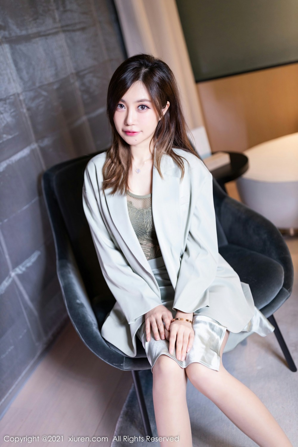 [XiuRen秀人网] 2021.12.17 No.4353 绮里嘉ula 灰色裙子 [48+1P]-第2张图片-宅男套图吧
