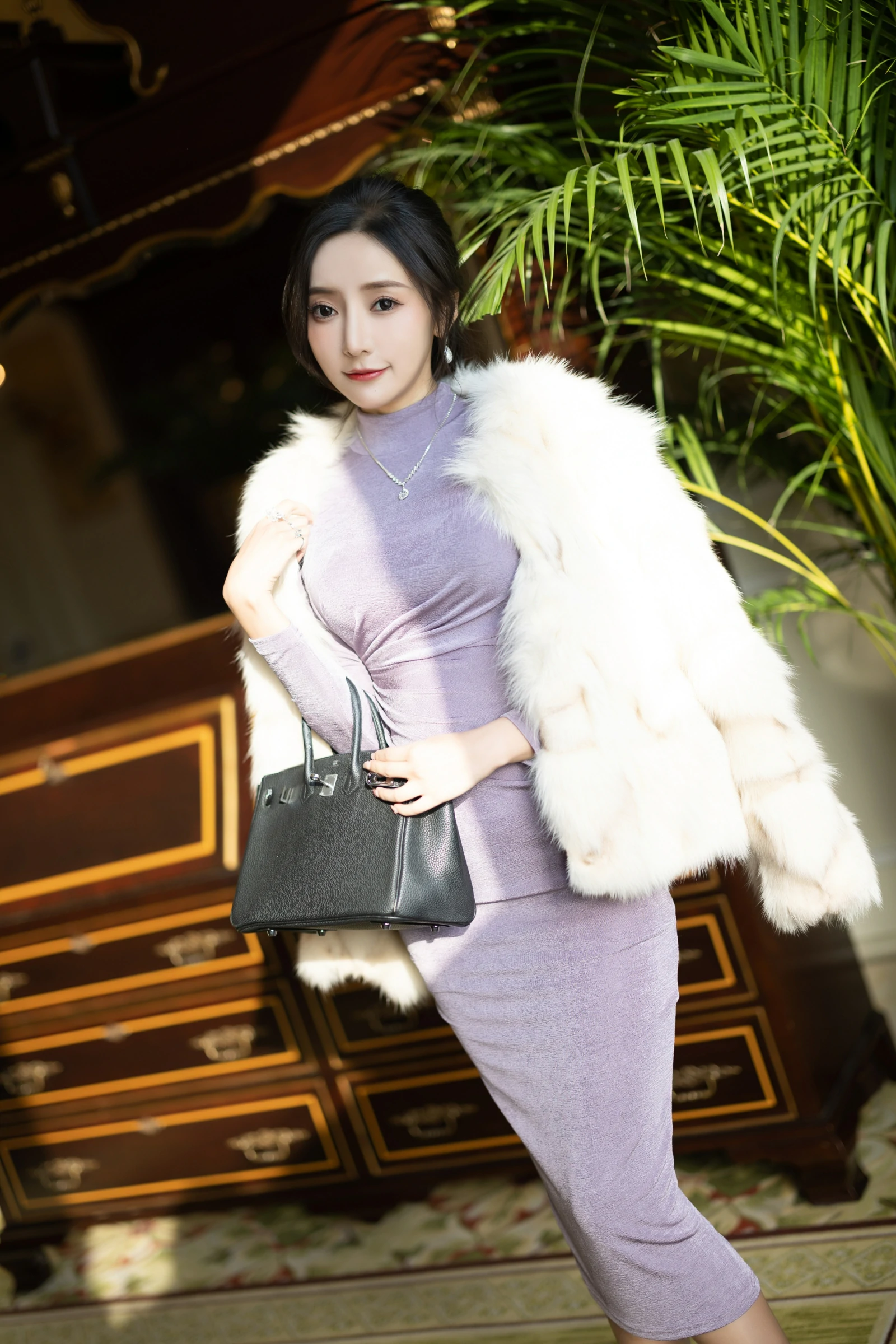 xiuren秀人网福利王馨瑶Yanni大尺度私拍写真皮草紫色裙子-第5张图片-宅男套图吧