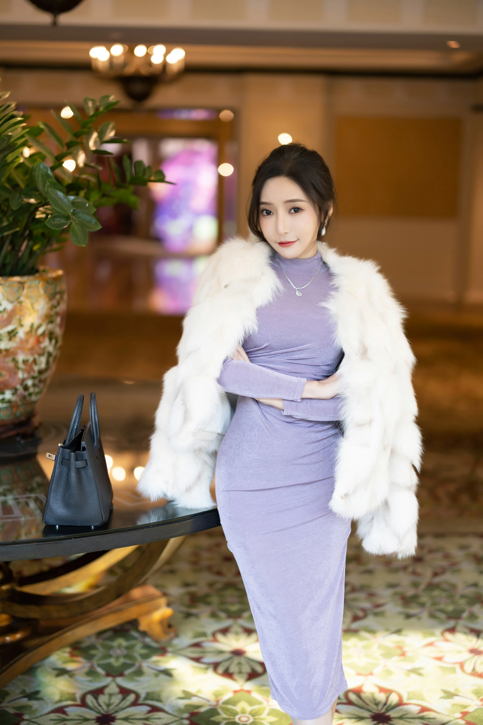 xiuren秀人网福利王馨瑶Yanni大尺度私拍写真皮草紫色裙子-第3张图片-宅男套图吧