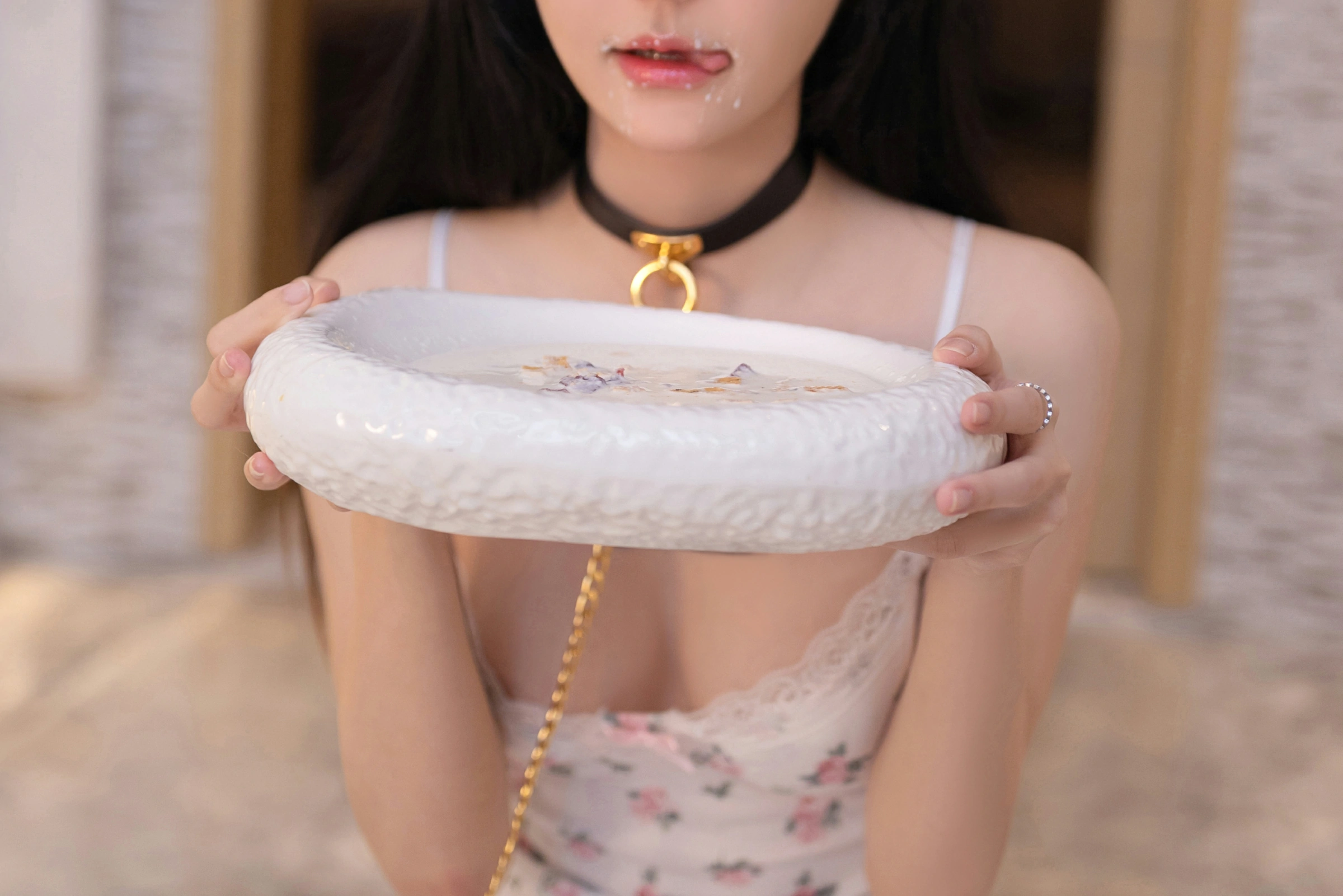 xiuren秀人网福利谢小蒽大尺度私拍写真白色花纹睡裙-第4张图片-宅男套图吧