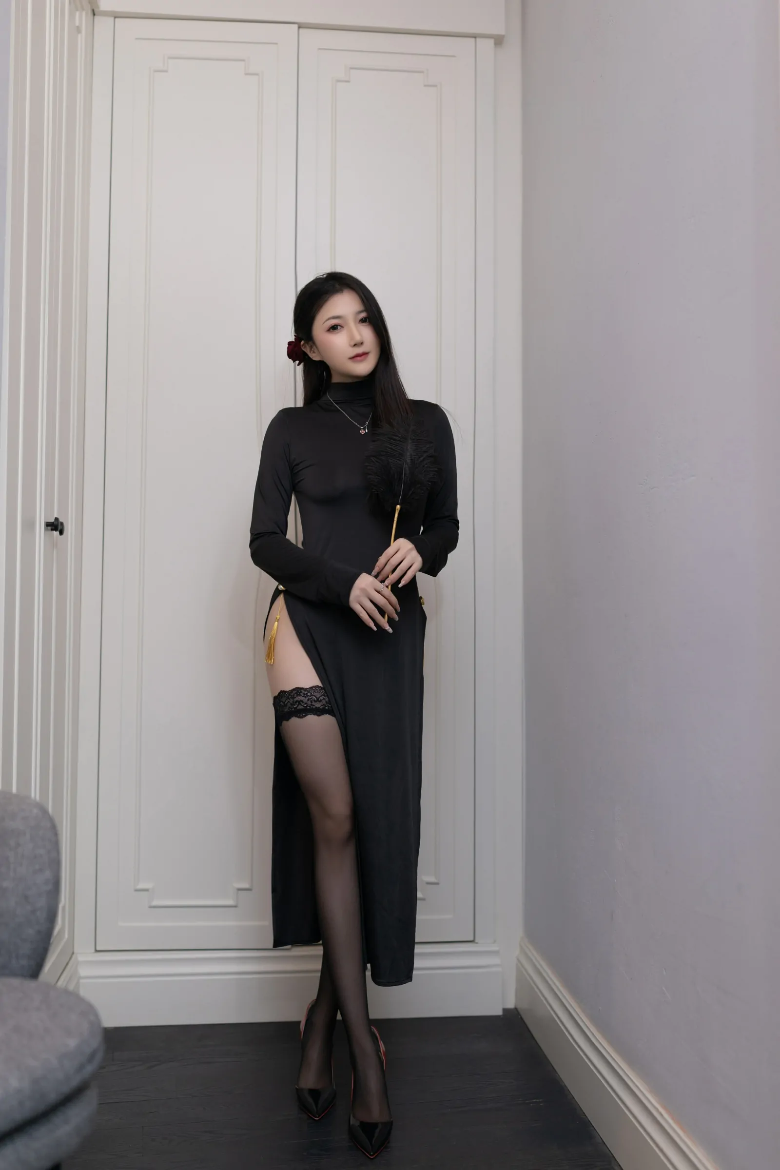 xiuren秀人网福利鱼子酱Fish大尺度私拍写真黑色连衣裙-第2张图片-宅男套图吧