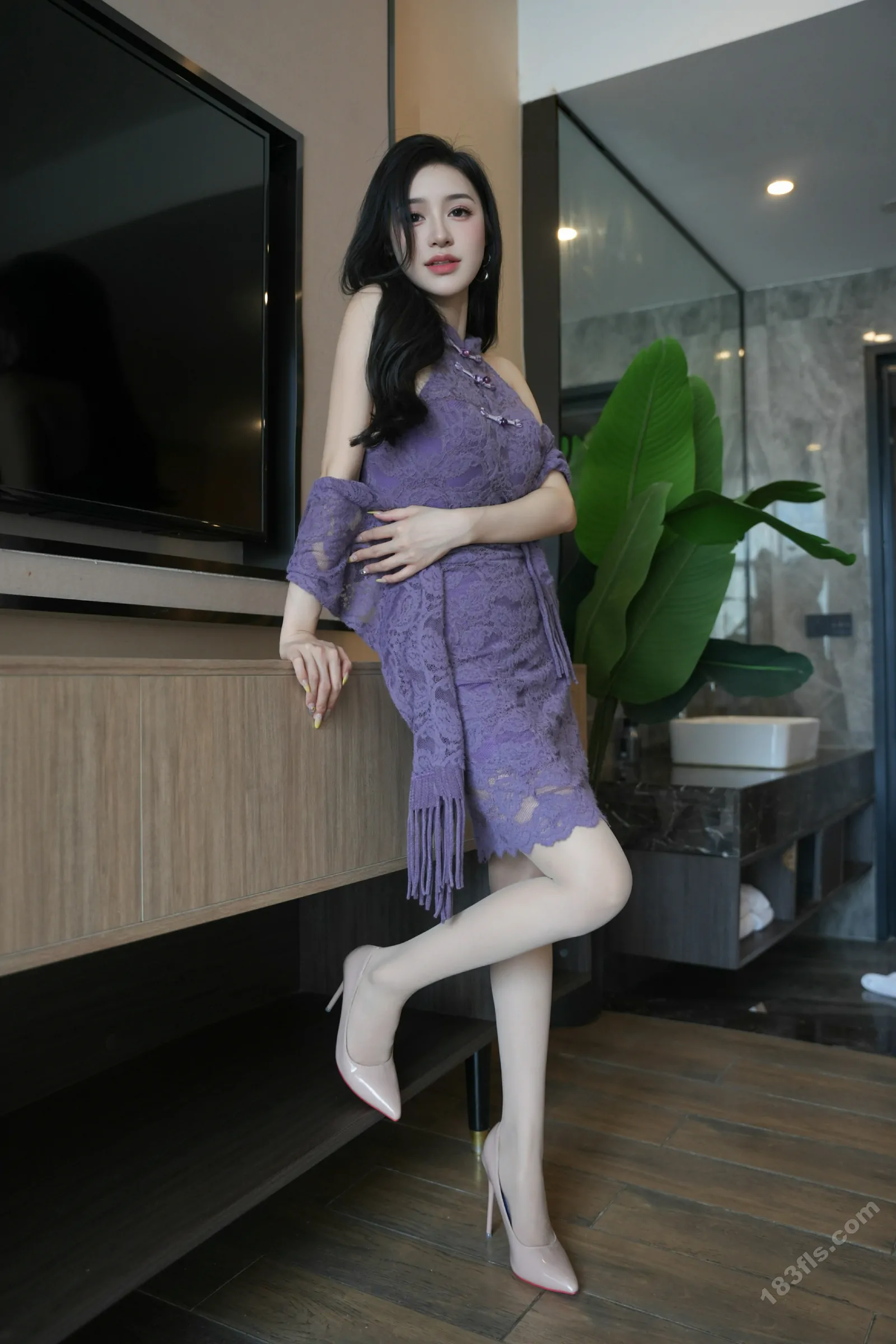 xiuren秀人网福利小阿娇Gill大尺度私拍写真紫色连衣裙-第6张图片-宅男套图吧 xiuren秀人网福利小阿娇Gill大尺度私拍写真紫色连衣裙-第6张图片-宅男套图吧