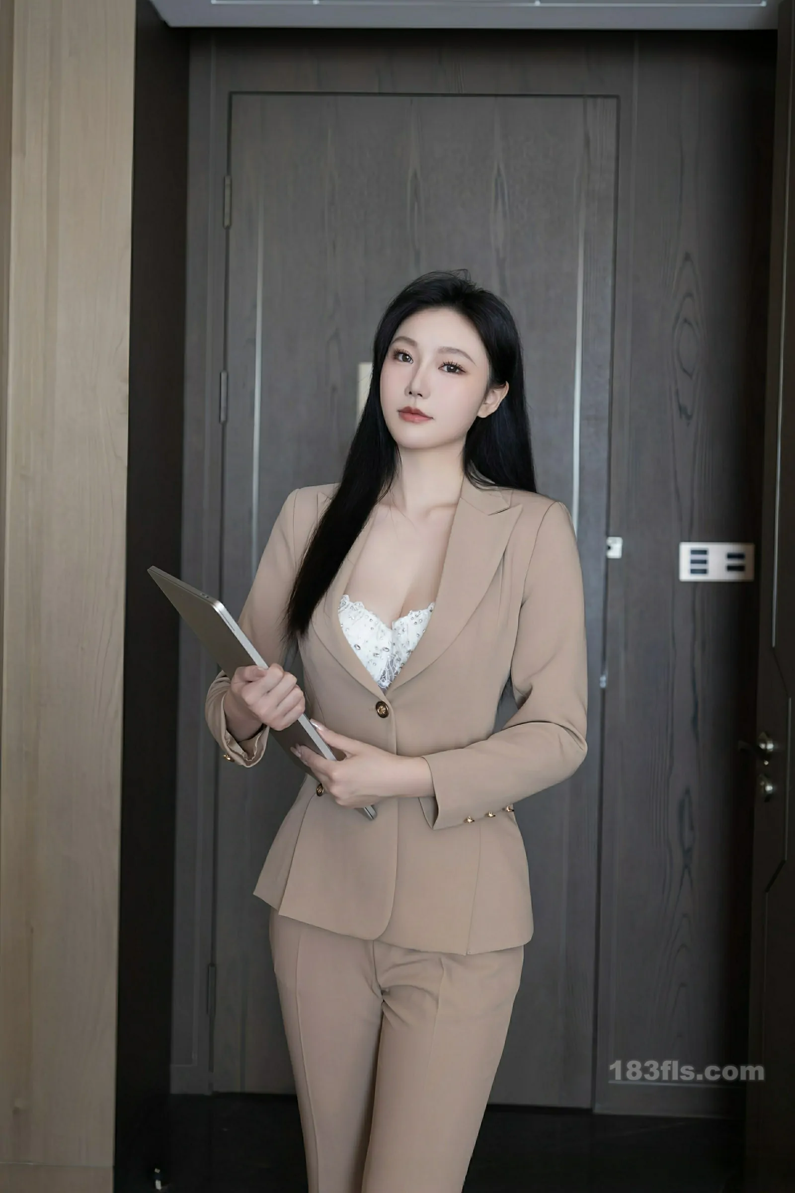 [XiuRen秀人网] 2026.01.27 No.11282 安然anran-第2张图片-宅男套图吧