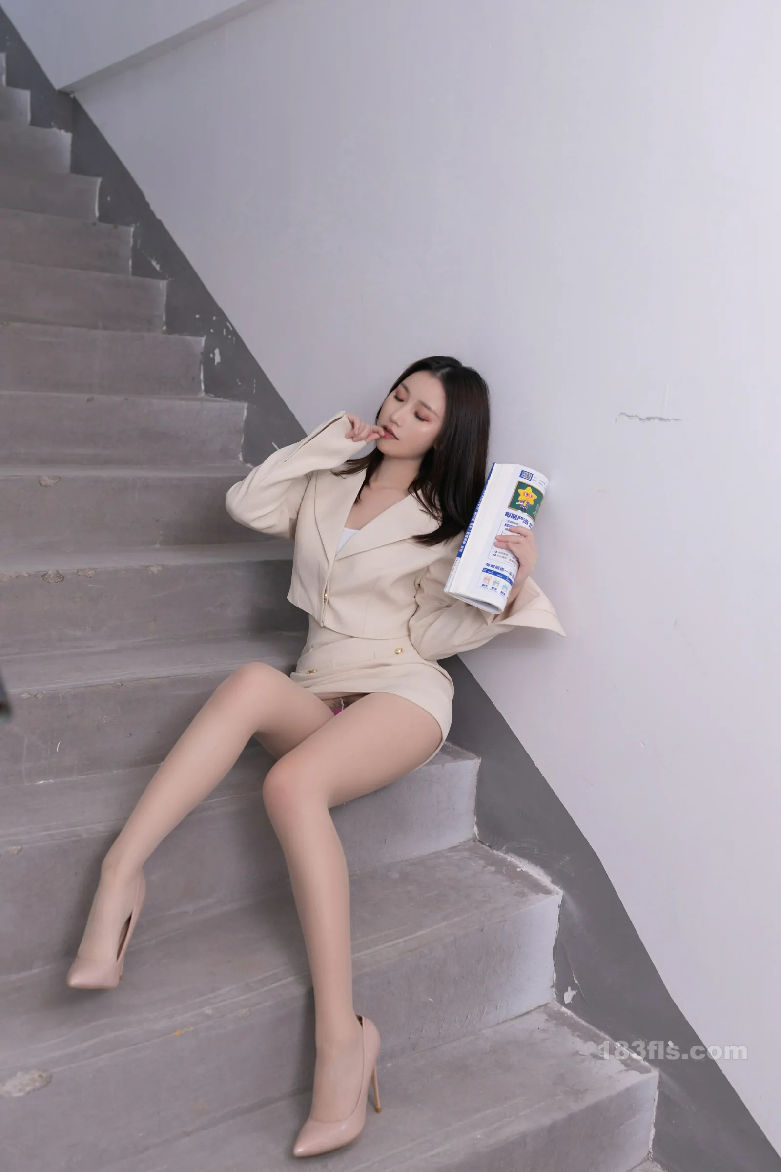 xiuren秀人网福利杏子Yada大尺度私拍写真毕业论文-第5张图片-宅男套图吧