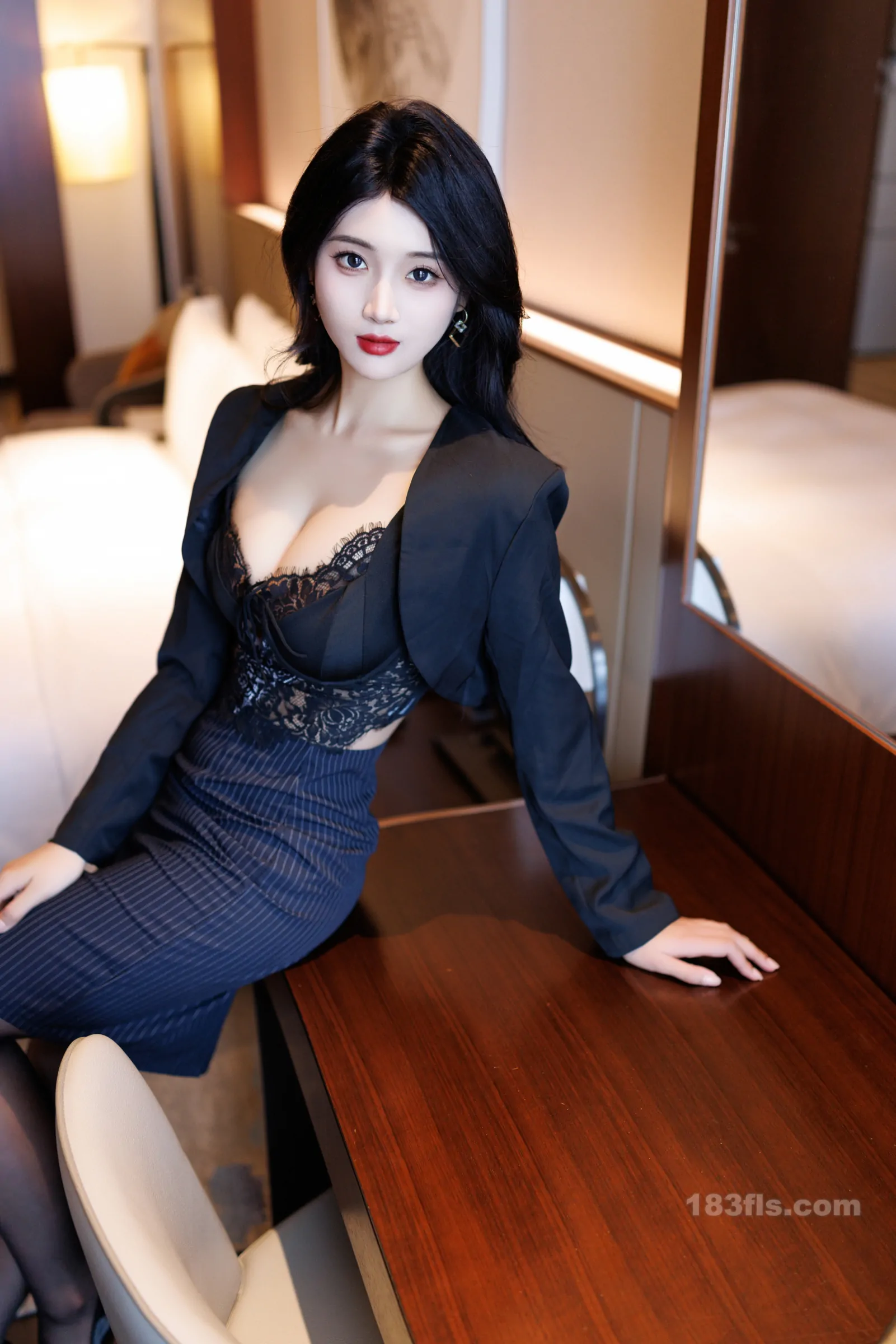 xiuren秀人网福利南乔大尺度私拍写真御姐风-第5张图片-宅男套图吧