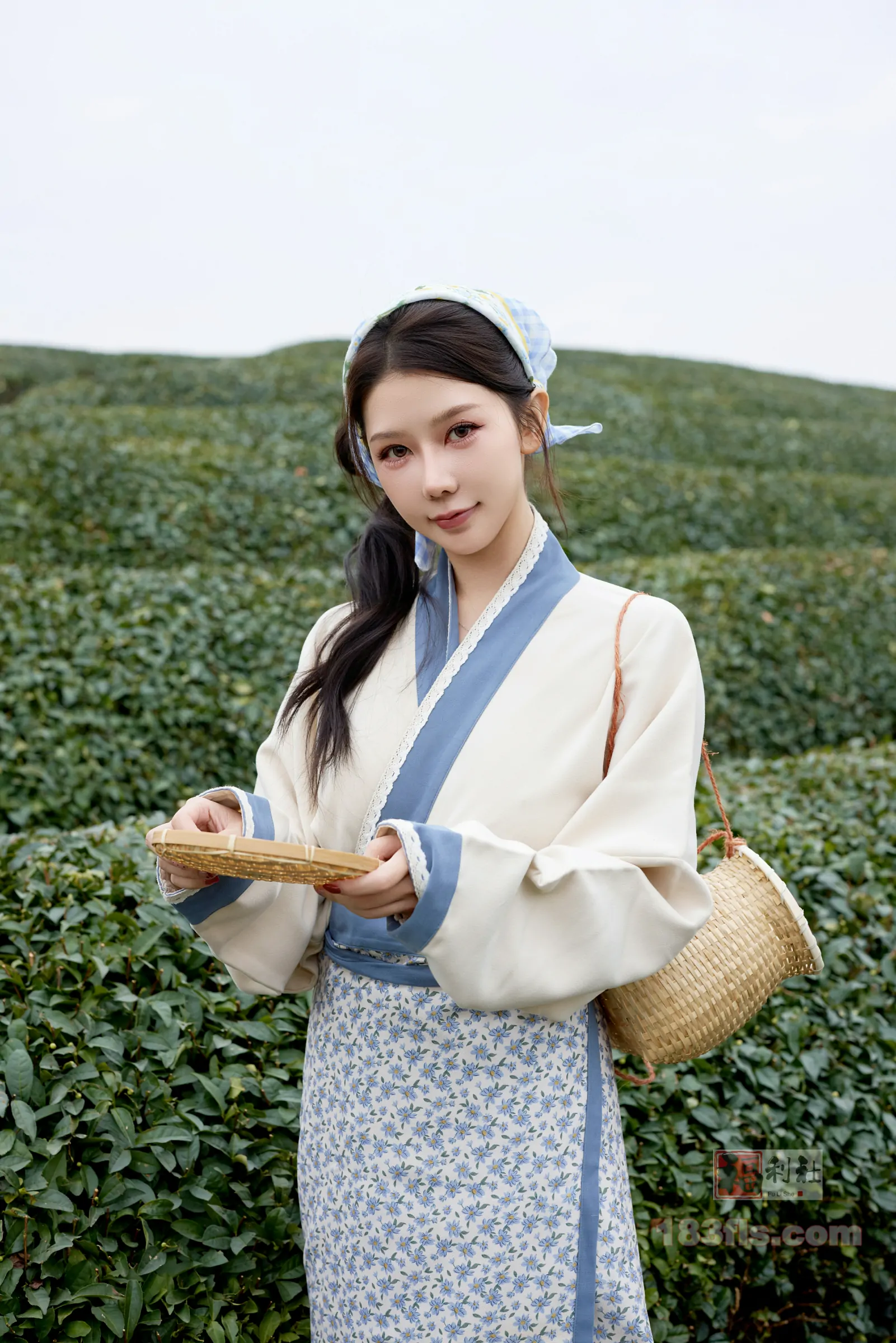 xiuren秀人网福利尹甜甜sunny大尺度内购采茶女-第5张图片-宅男套图吧 xiuren秀人网福利尹甜甜sunny大尺度内购采茶女-第5张图片-宅男套图吧